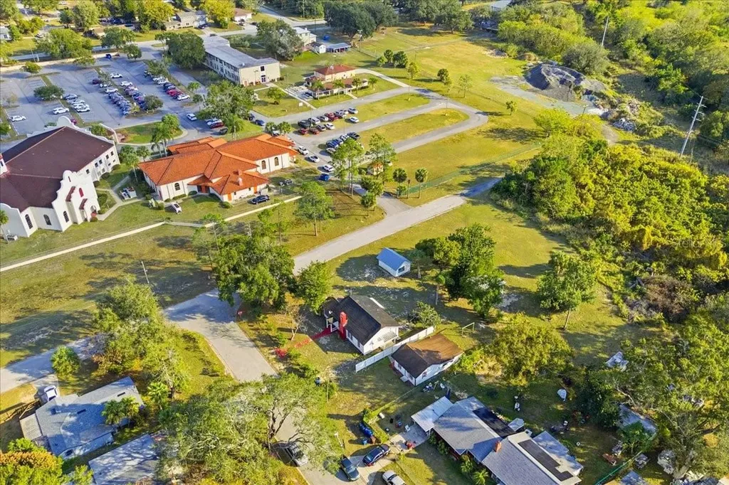 742 Hibiscus Avenue Lake Wales FL 33853