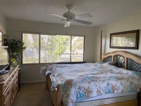 11450 Harbor Way Largo FL 33774