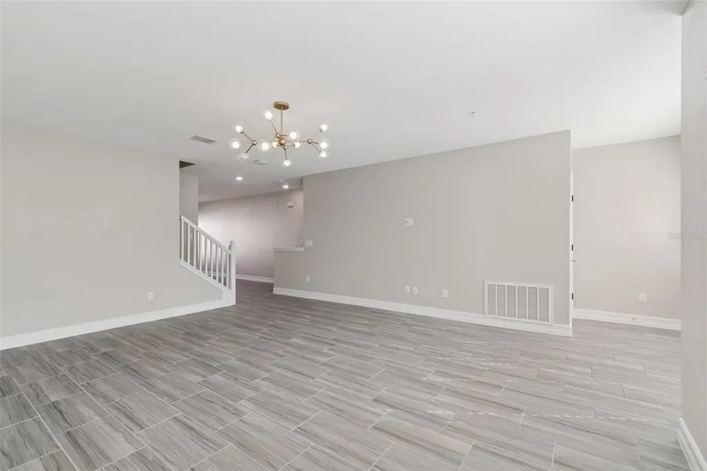 4921 W Paul Avenue Tampa FL 33611