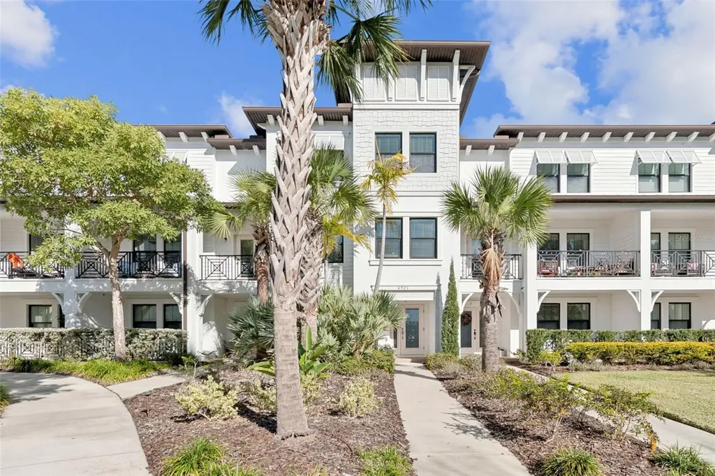 4921 W Paul Avenue Tampa FL 33611