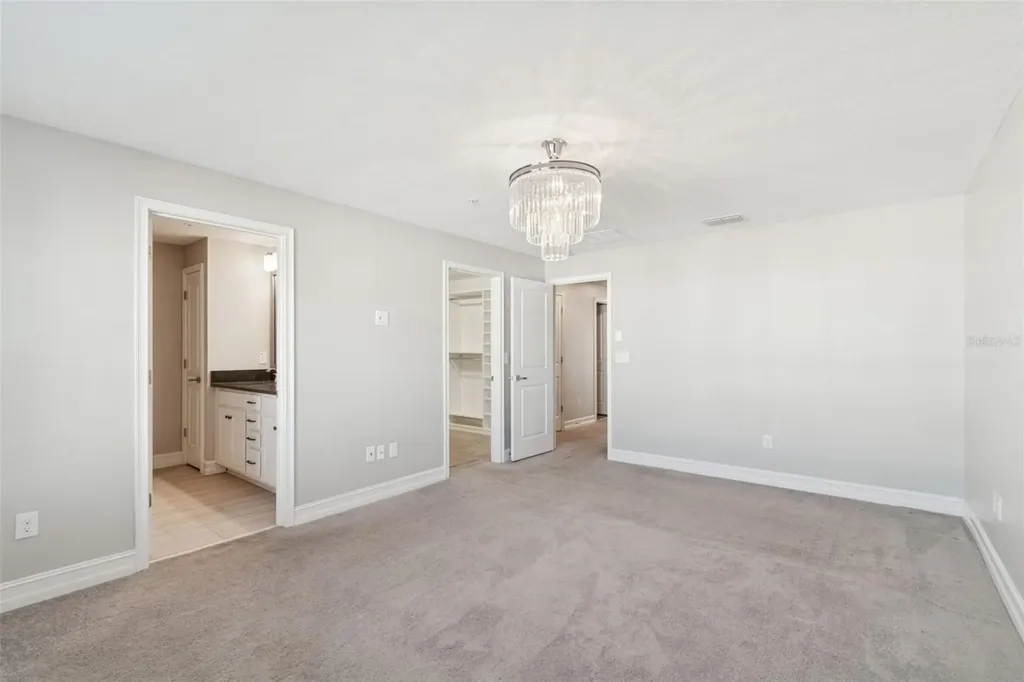 4921 W Paul Avenue Tampa FL 33611