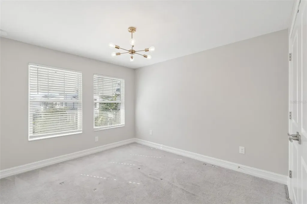 4921 W Paul Avenue Tampa FL 33611