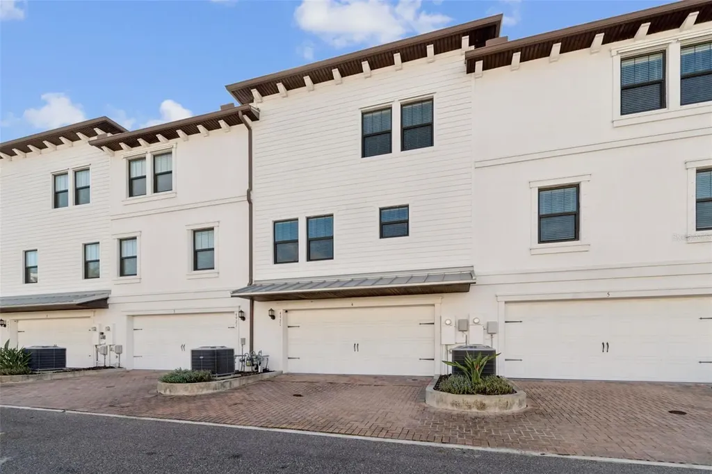 4921 W Paul Avenue Tampa FL 33611