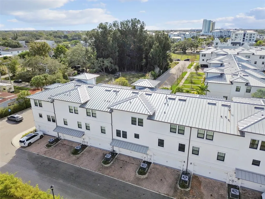 4921 W Paul Avenue Tampa FL 33611