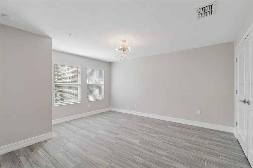 4921 W Paul Avenue Tampa FL 33611
