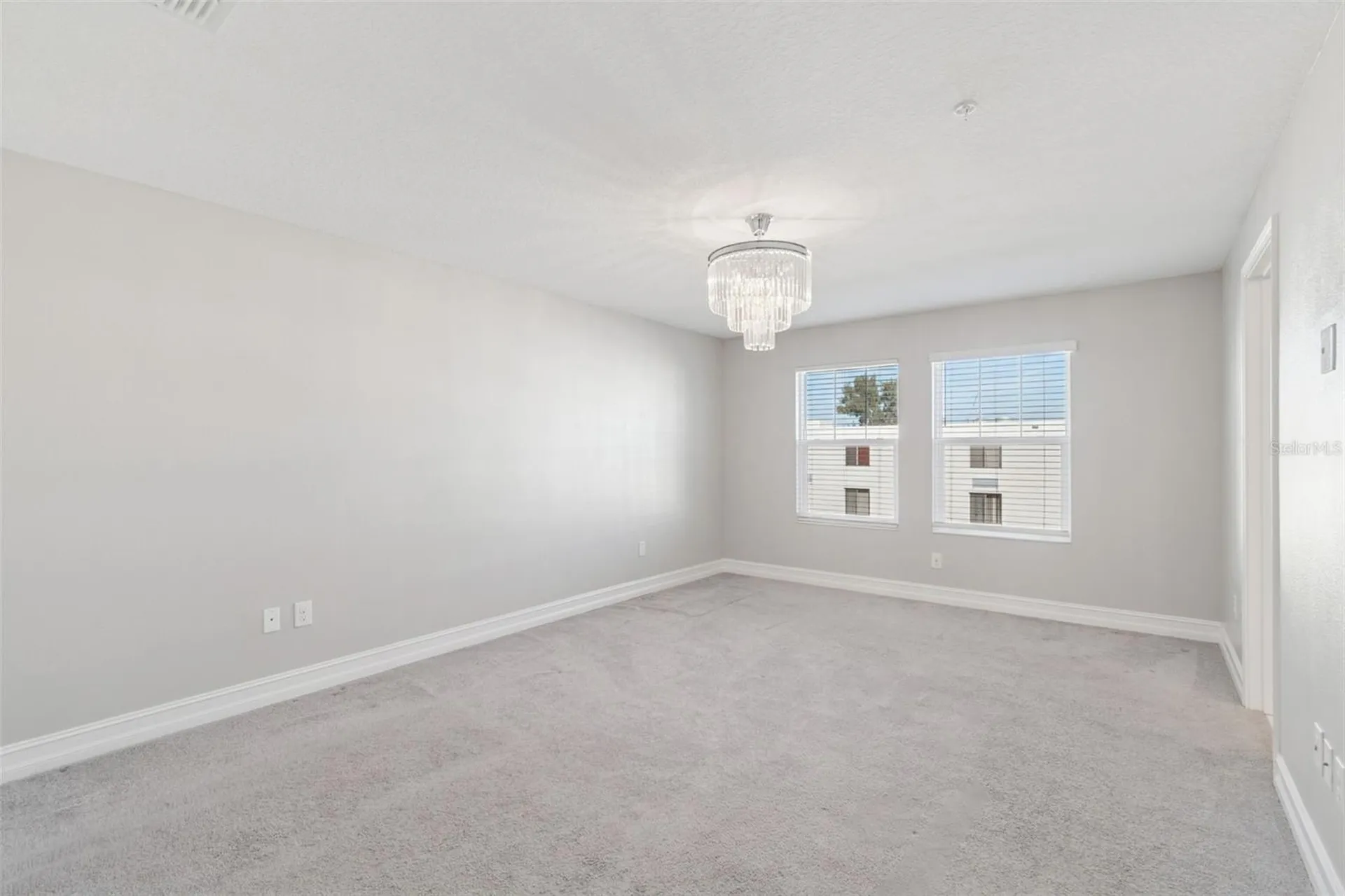 4921 W Paul Avenue Tampa FL 33611