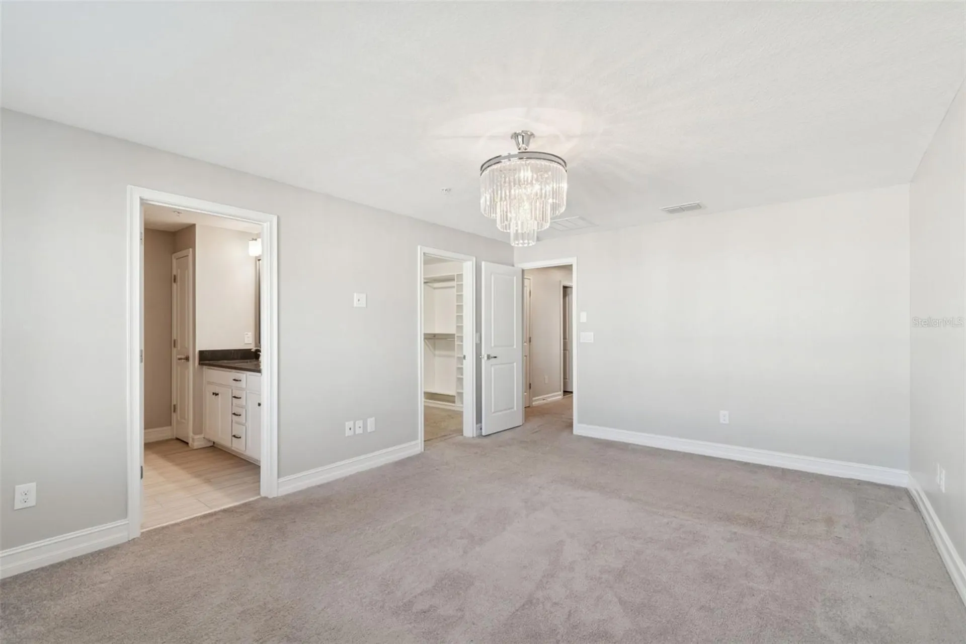 4921 W Paul Avenue Tampa FL 33611