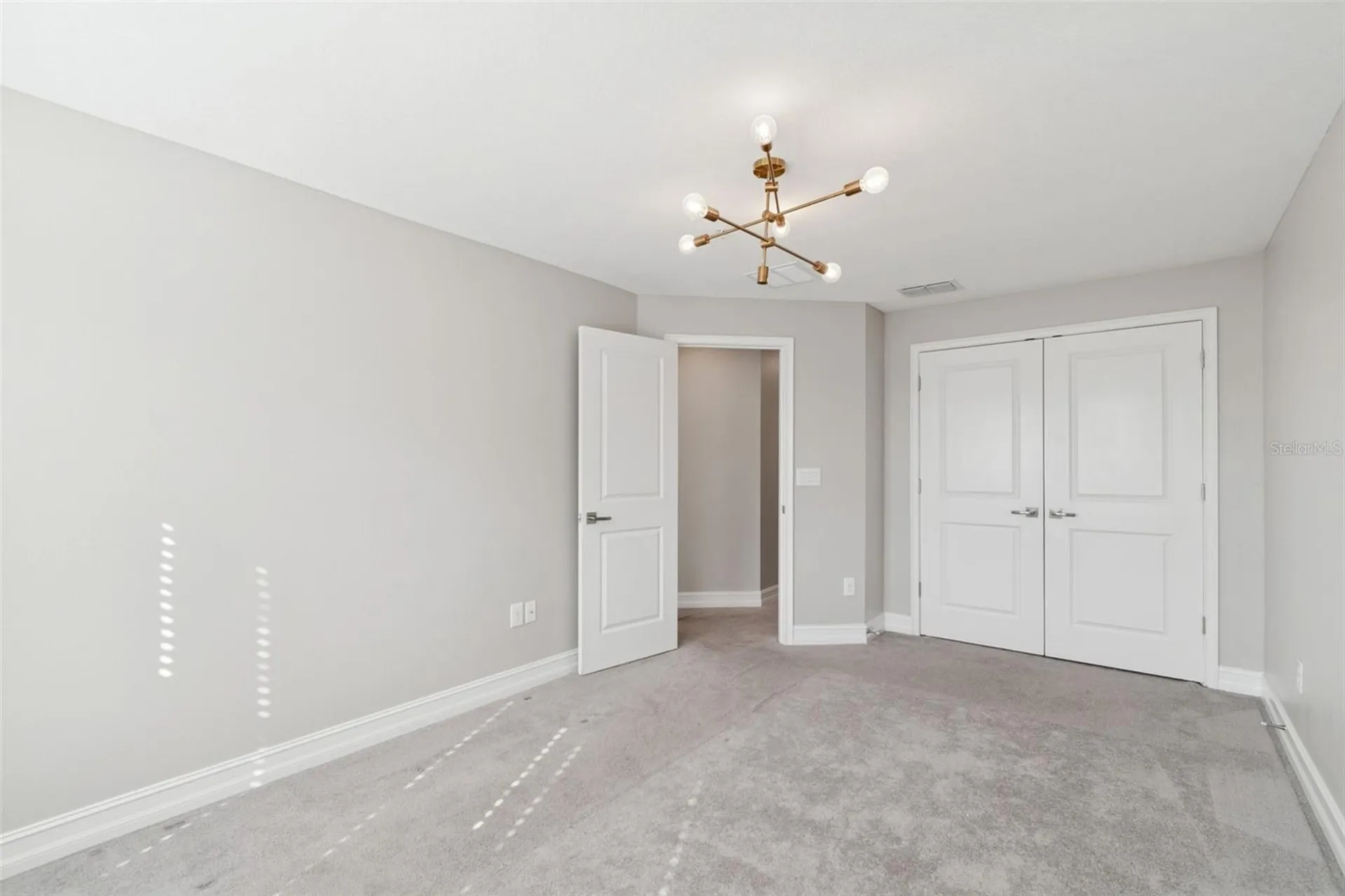 4921 W Paul Avenue Tampa FL 33611