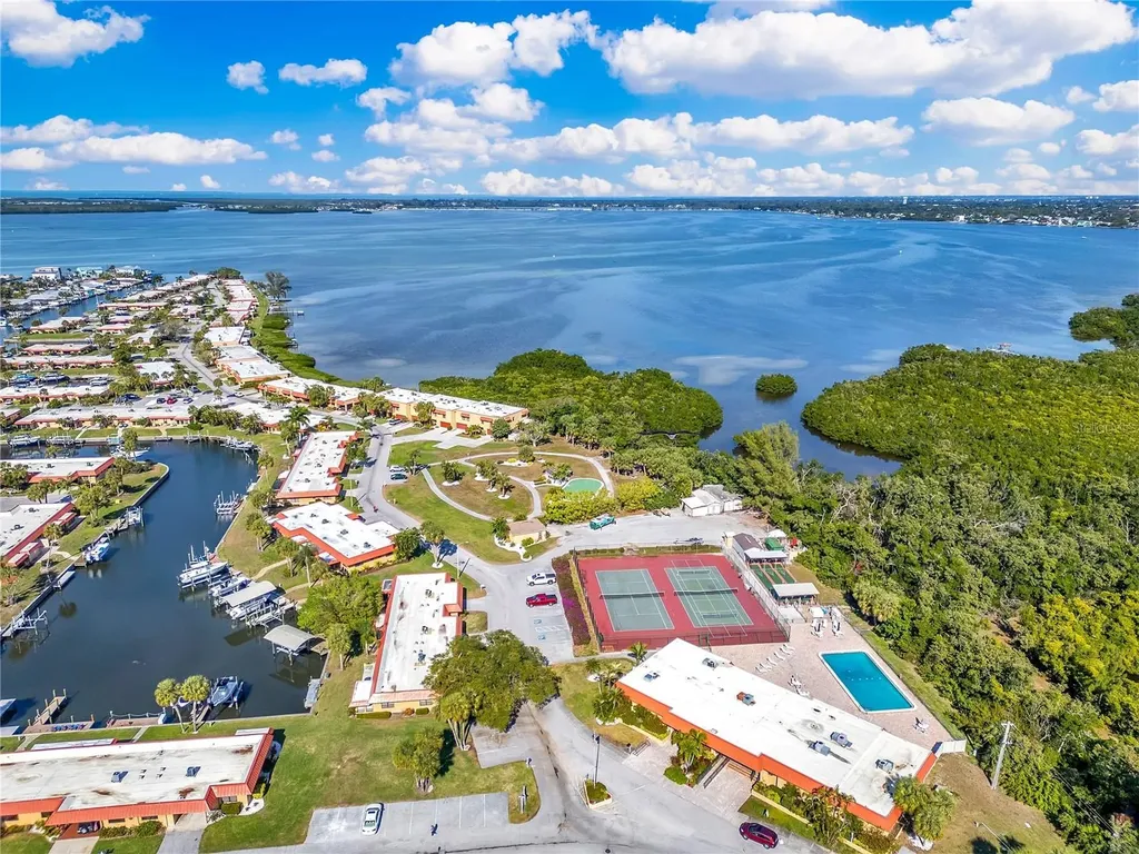 4013 Catalina Drive Bradenton FL 34210
