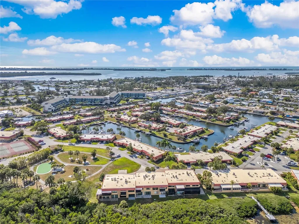 4013 Catalina Drive Bradenton FL 34210