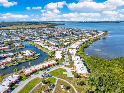 4013 Catalina Drive Bradenton FL 34210