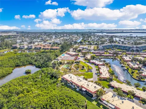 4013 Catalina Drive Bradenton FL 34210