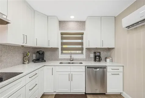 6644 Gulfport Boulevard S South Pasadena FL 33707