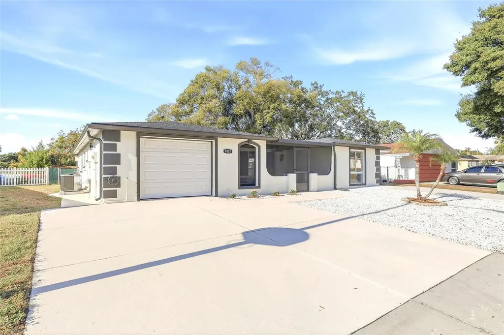 9821 Lakeside Lane Port Richey FL 34668