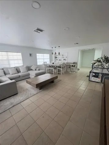 7712 W Powhatan Tampa FL 33615