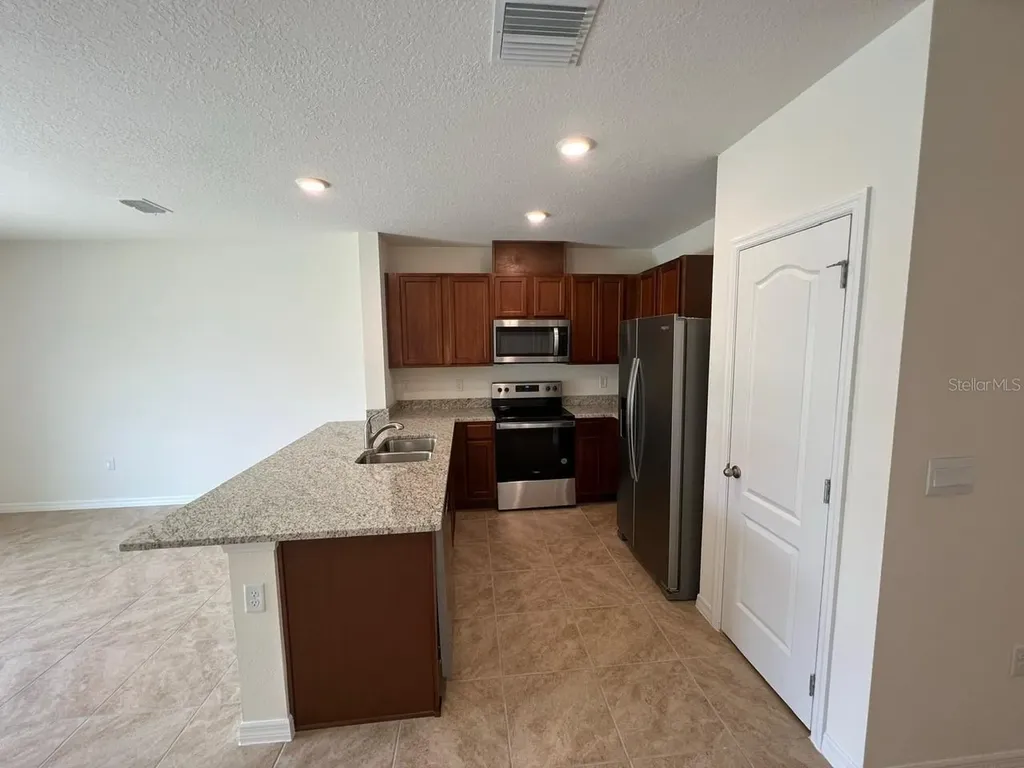 1532 Lumber Avenue Davenport FL 33837