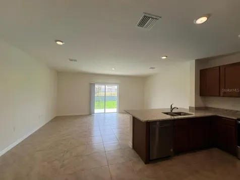 1532 Lumber Avenue Davenport FL 33837