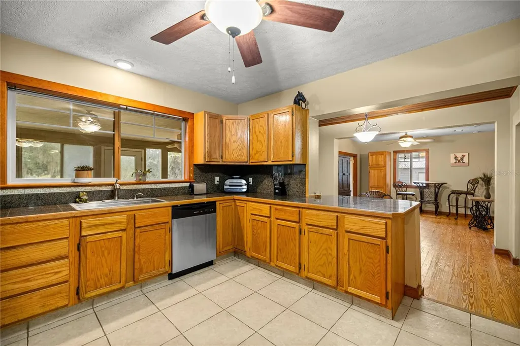 18400 N Us Highway 441 Reddick FL 32686
