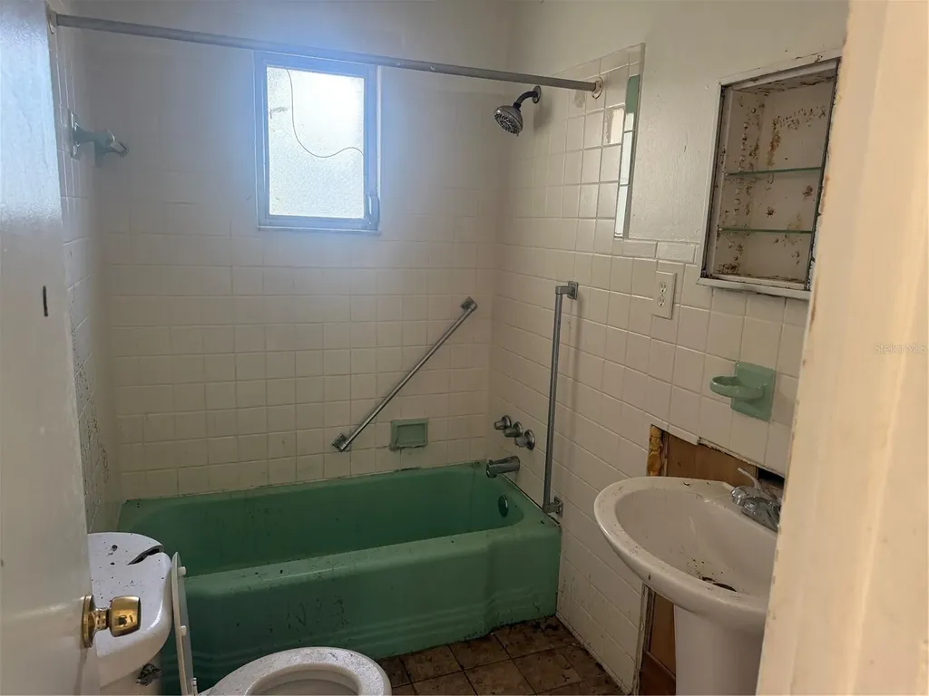 830 Bloxham Avenue Punta Gorda FL 33982