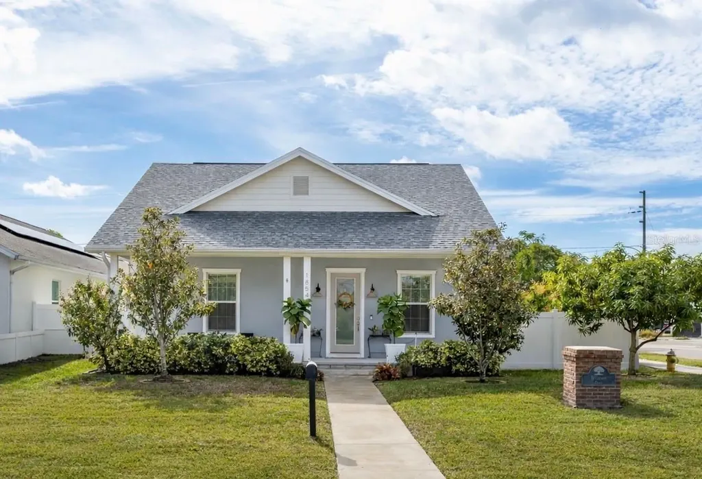 1854 13th Avenue N St Petersburg FL 33713