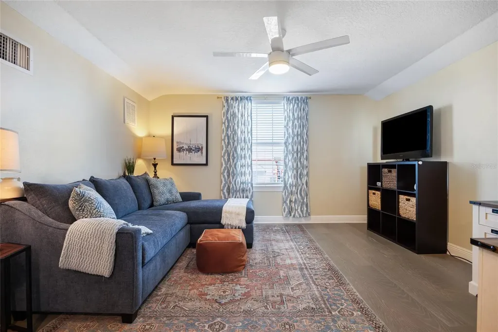 1854 13th Avenue N St Petersburg FL 33713