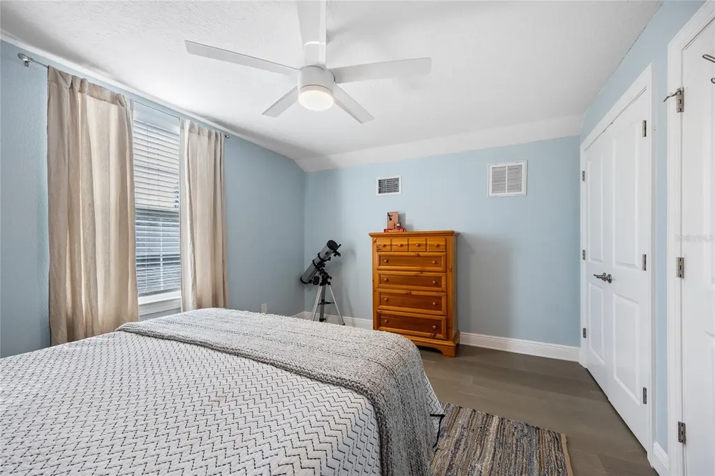 1854 13th Avenue N St Petersburg FL 33713