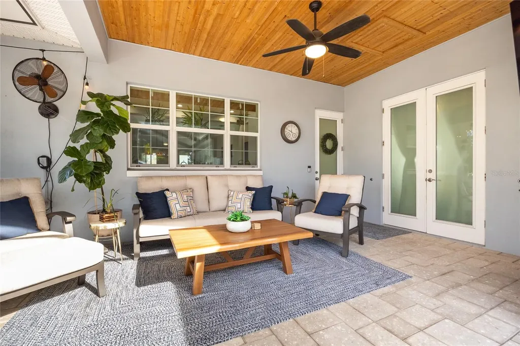1854 13th Avenue N St Petersburg FL 33713