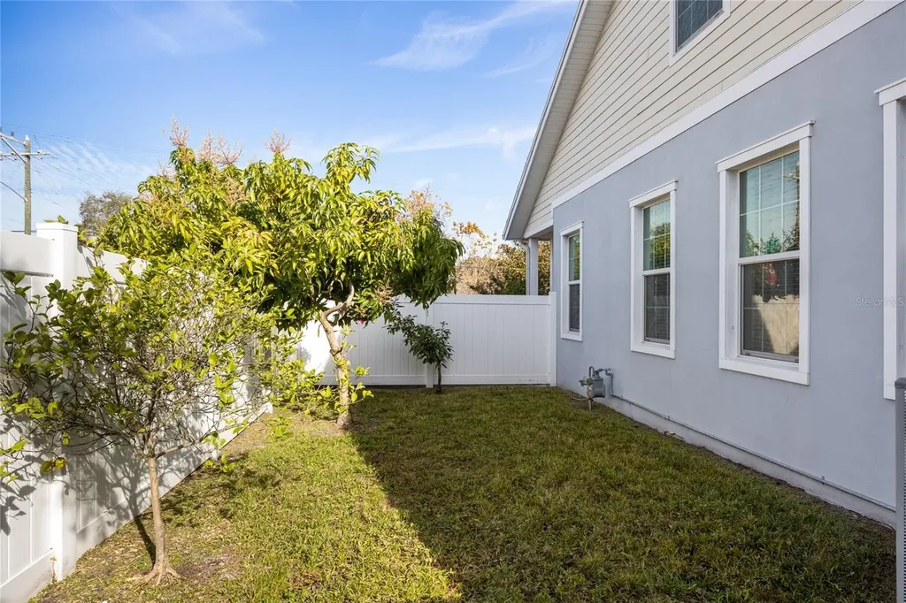 1854 13th Avenue N St Petersburg FL 33713