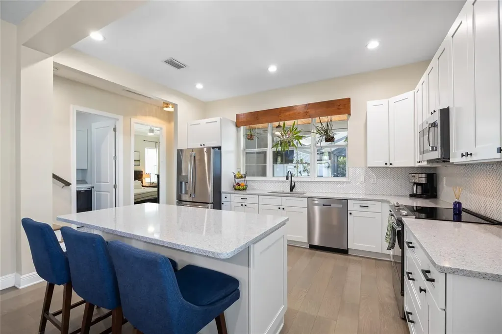 1854 13th Avenue N St Petersburg FL 33713