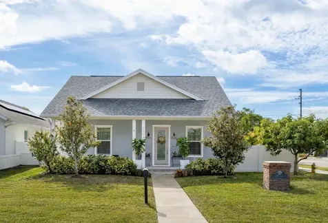 1854 13TH Avenue N St Petersburg FL 33713
