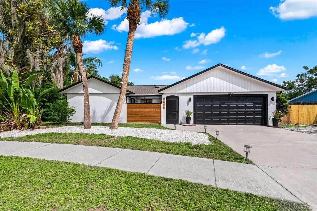 2911 Woodpine Court Sarasota FL 34231