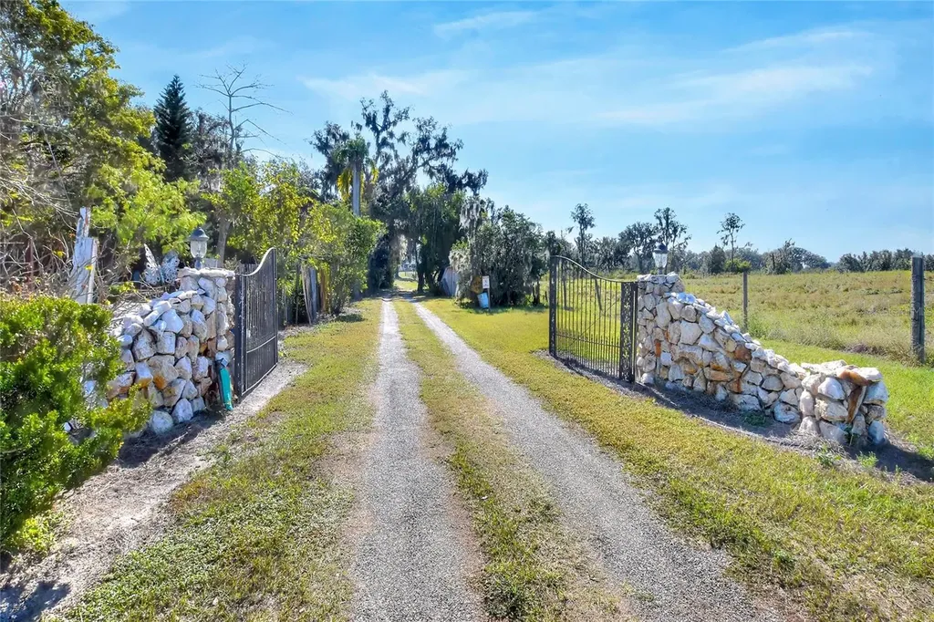 1505 W 60 Highway Plant City FL 33567