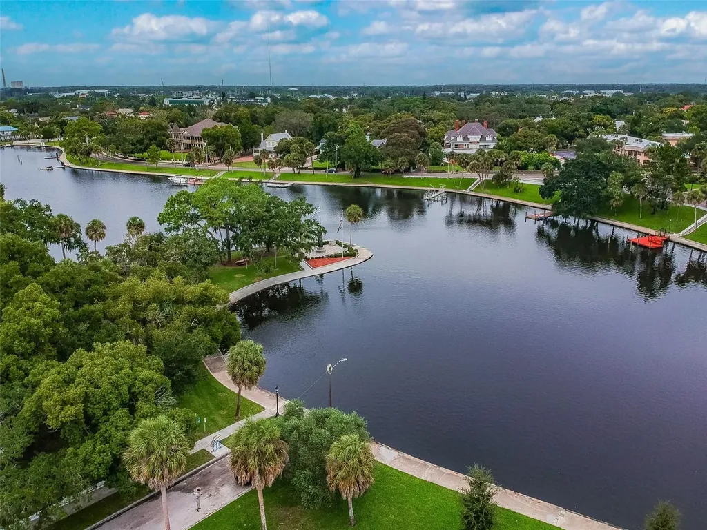 305 Grand Boulevard Tarpon Springs FL 34689
