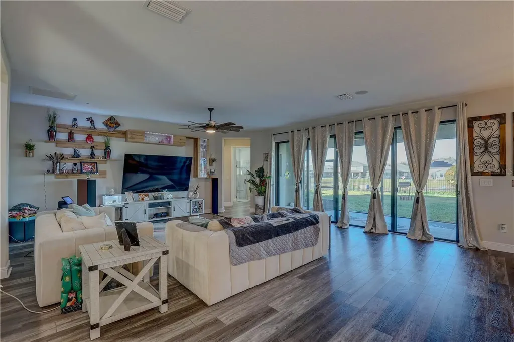 14536 Woodland Spur Drive Lithia FL 33547