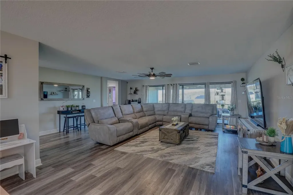 14536 Woodland Spur Drive Lithia FL 33547