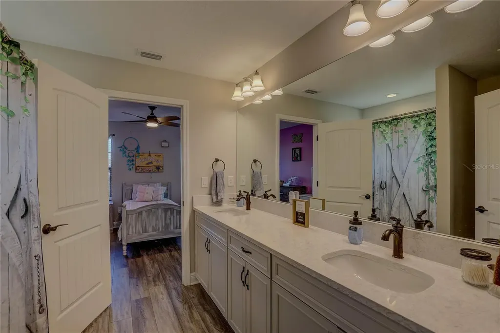 14536 Woodland Spur Drive Lithia FL 33547