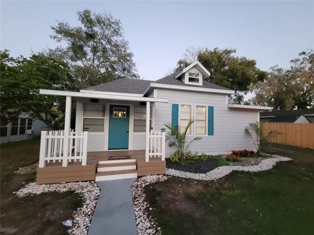 5548 11th Street Zephyrhills FL 33542