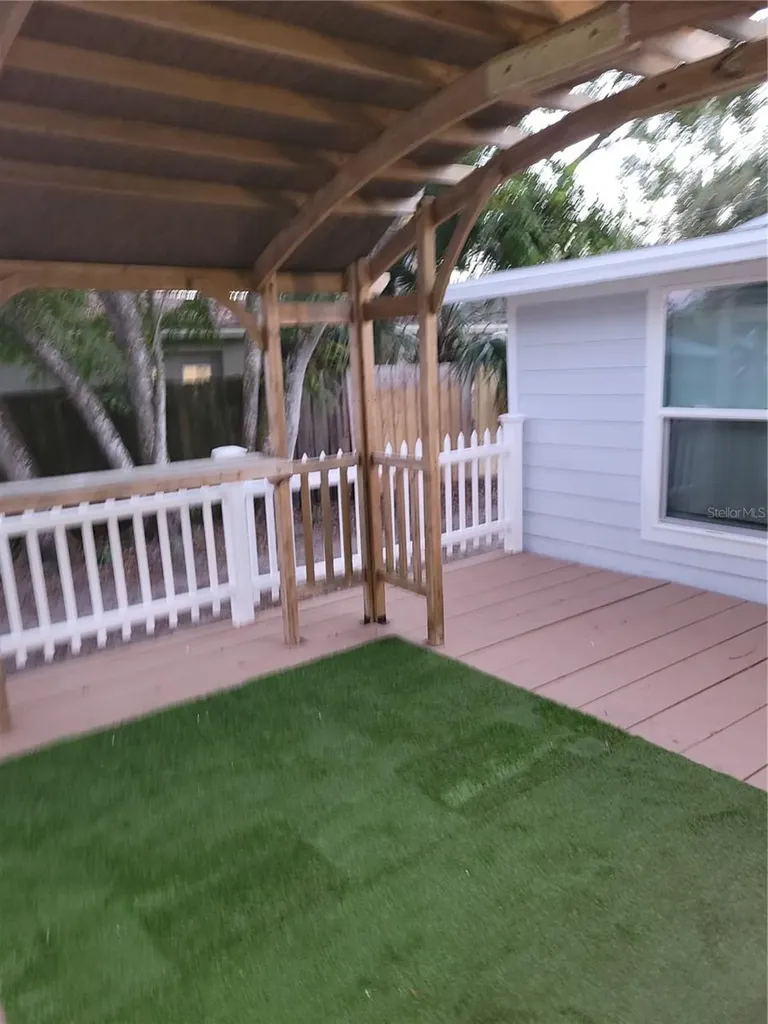 5548 11th Street Zephyrhills FL 33542
