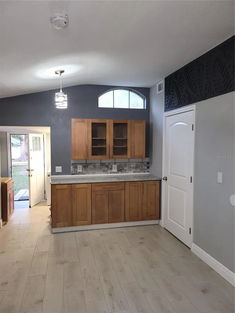 5548 11th Street Zephyrhills FL 33542
