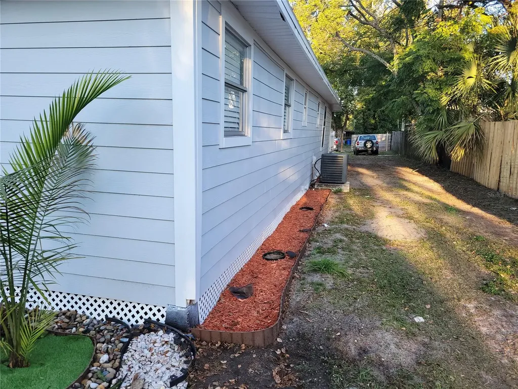 5548 11th Street Zephyrhills FL 33542