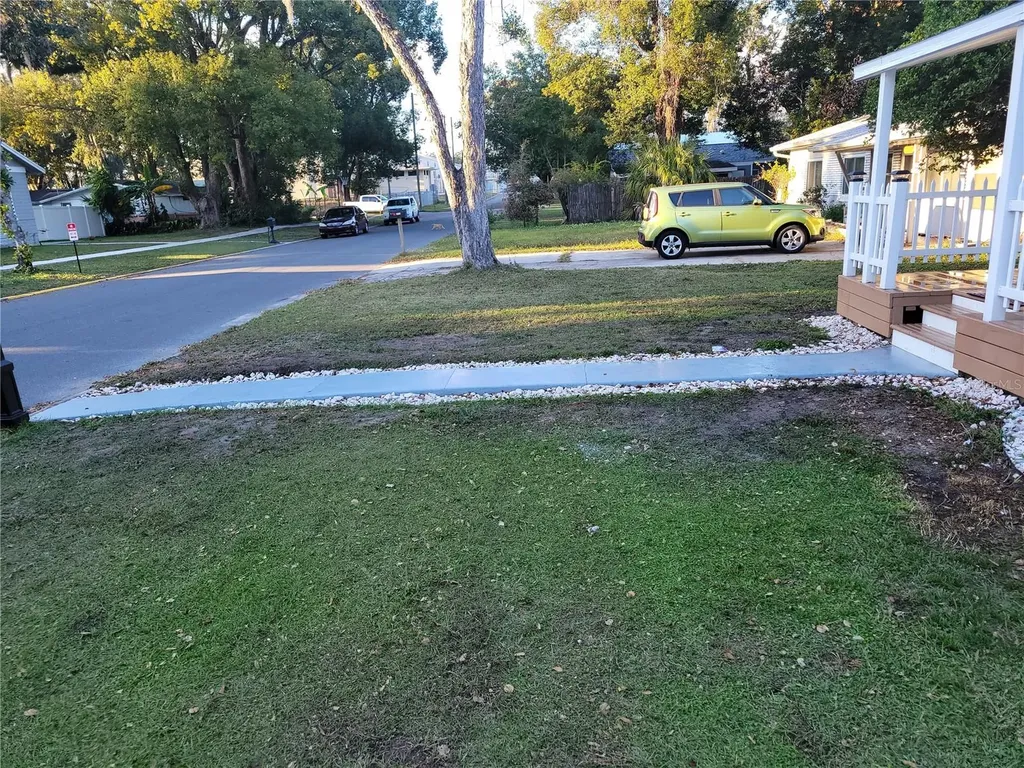 5548 11th Street Zephyrhills FL 33542