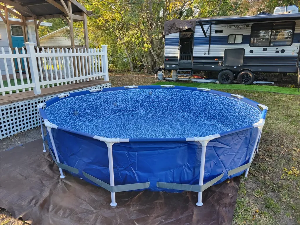 5548 11th Street Zephyrhills FL 33542