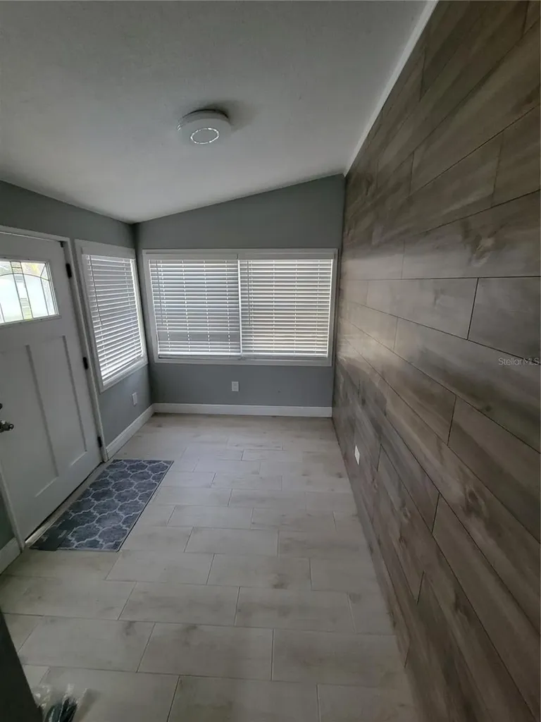 5548 11th Street Zephyrhills FL 33542