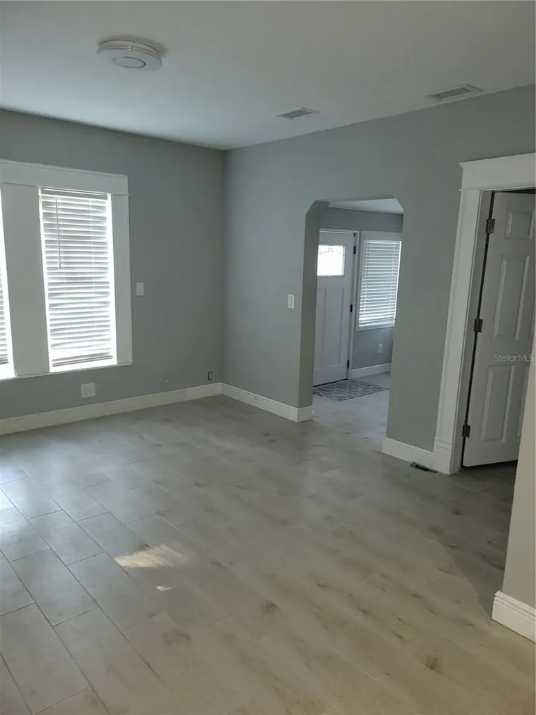 5548 11th Street Zephyrhills FL 33542