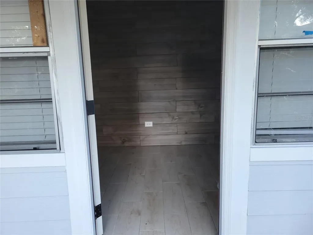 5548 11th Street Zephyrhills FL 33542
