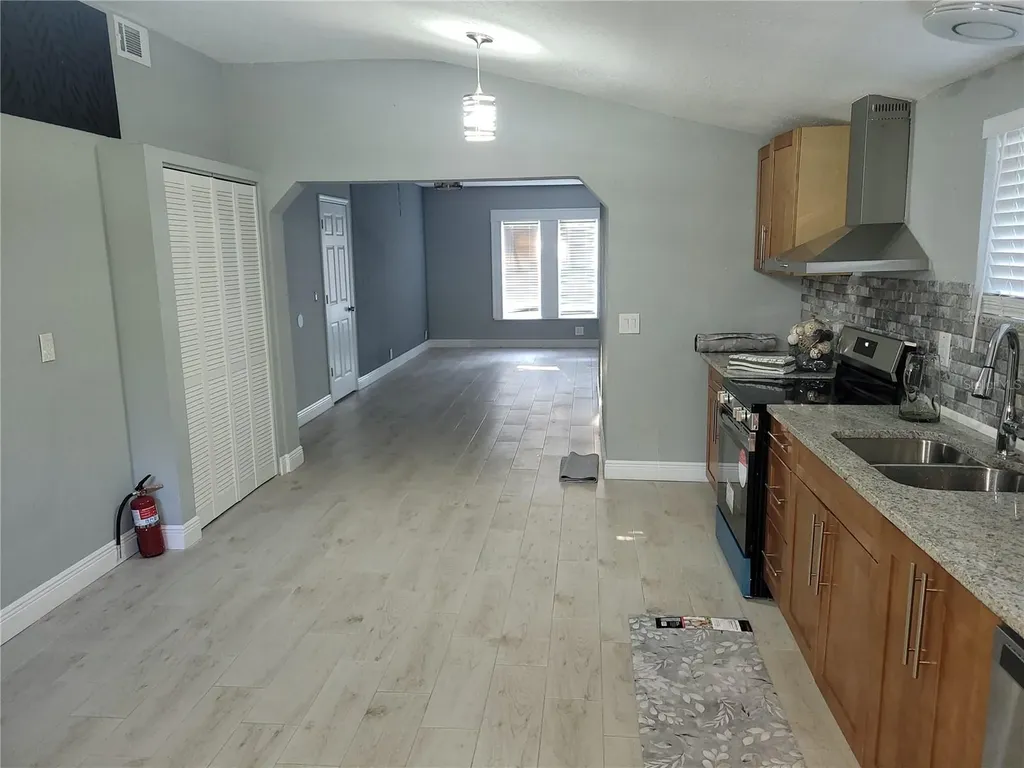 5548 11th Street Zephyrhills FL 33542