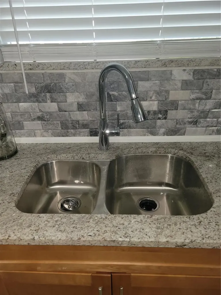 5548 11th Street Zephyrhills FL 33542