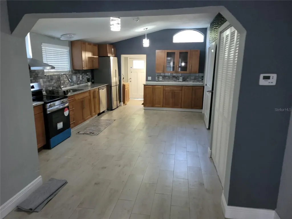 5548 11th Street Zephyrhills FL 33542