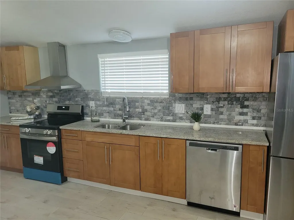 5548 11th Street Zephyrhills FL 33542