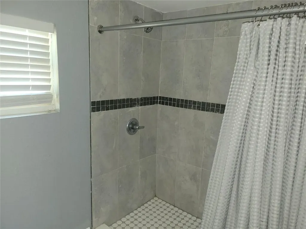 5548 11th Street Zephyrhills FL 33542